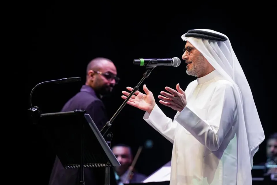خالد الشيخ يغني في مهرجان البحرين الدولي للموسيقى.