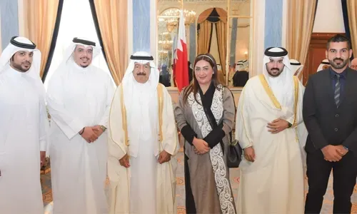 رئيس الوزراء يدعو إلى الوحدة الوطنية لمواجهة التحديات