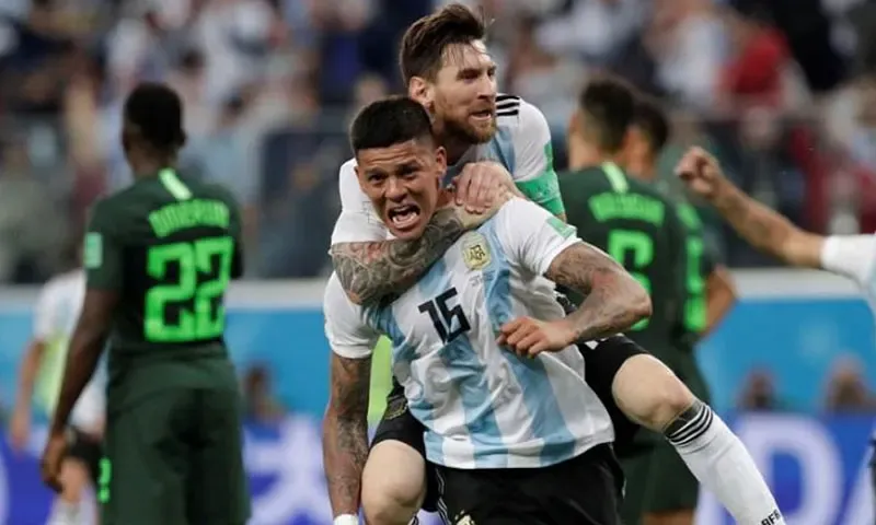 الأرجنتين تتأهل إلى دور الـ16 من كأس العالم بعد هدف في الدقيقة 86