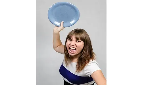 محكمة بحرينية تؤجل قضية امرأة قتلت صديقها بصحن عشاء