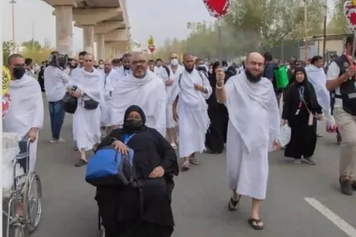 الحجاج البحرينيون يكملون مناسك الحج