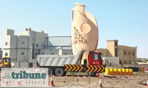 بدء جهود نقل مجسم الفخار الأيقوني