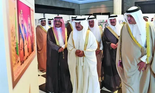 رئيس الوزراء يشيد بمهنية الصحافة
