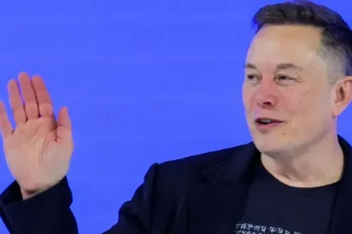 ماسك يدمج شركة xAI في SpaceX في مسعى لبناء مراكز بيانات فضائية
