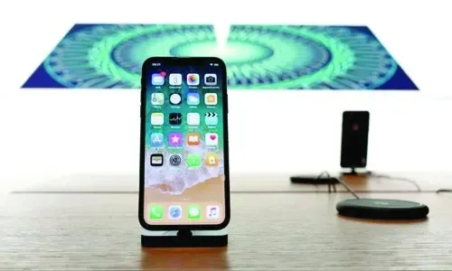 Apple shares skid on report of iPhone X production cut