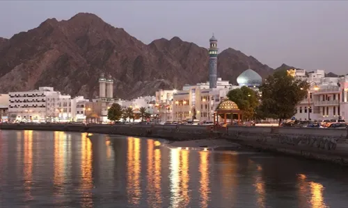 عُمان تحظر على الوافدين العمل في مهن معينة