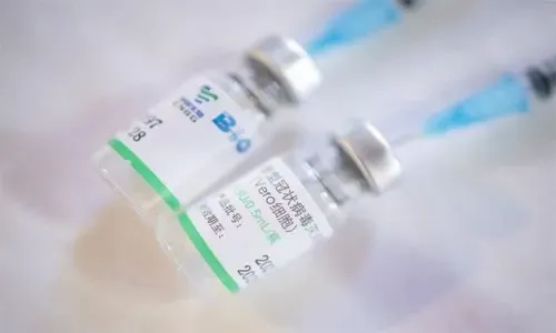 الإمارات والبحرين توفران لقاح فايزر/بيونتيك كجرعة تنشيطية