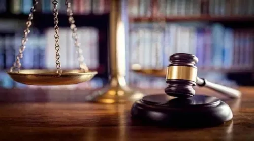 المحكمة تؤجل محاكمة آسيويين بتهمة بيع الخمور