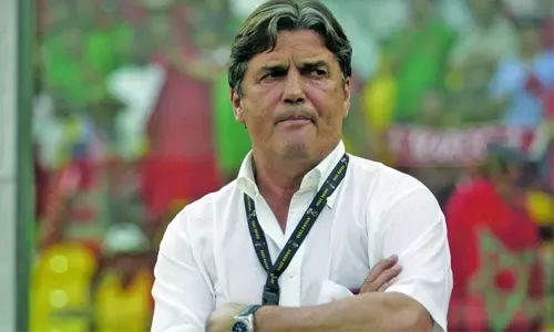 وفاة هنري ميشيل مدرب منتخب فرنسا السابق