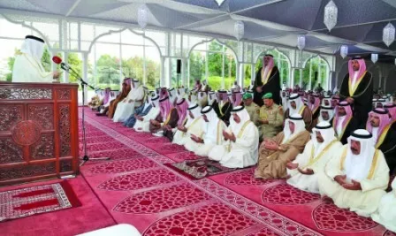 جلالة الملك حمد يؤدي صلاة عيد الأضحى المبارك