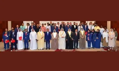 شركة خدمات مطار البحرين (باس) تكرم 139 موظفاً في حفل جوائز الخدمة الطويلة
