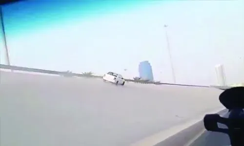انتشار مقطع فيديو لسائق متهور