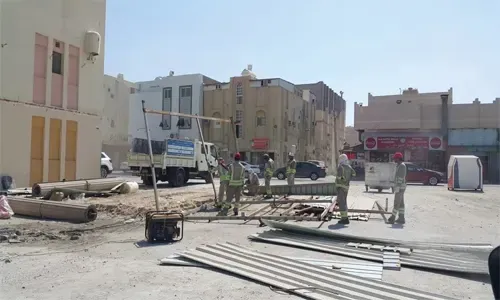إزالة 17 كراجاً مخالفاً في سترة
