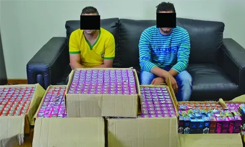 القبض على شخصين بتهمة انتحال صفة رجال أمن