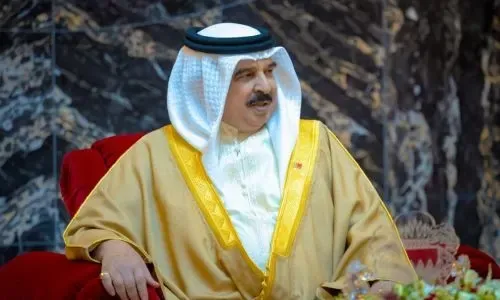 جلالة الملك المعظم يتسلم التقرير السنوي لمجلسي الشورى والنواب