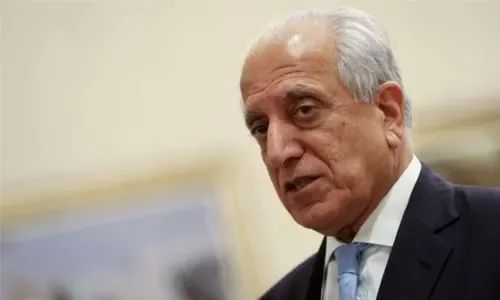 المبعوث الأمريكي يعرض مسودة اتفاق على القادة الأفغان