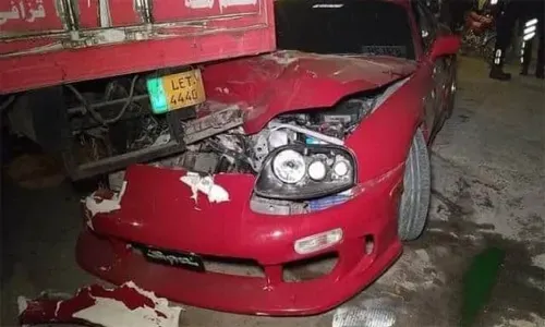 Pakistan all-rounder Shoaib Malik's sports car rams into truck