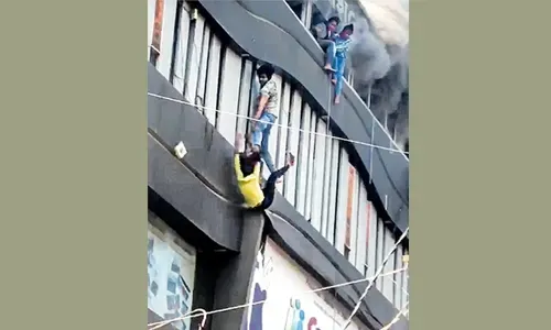مصرع 19 طالباً على الأقل في حريق