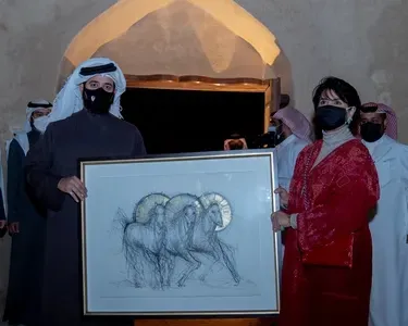 سمو الشيخ خالد بن حمد يفتتح معرض "البرقع" الفني