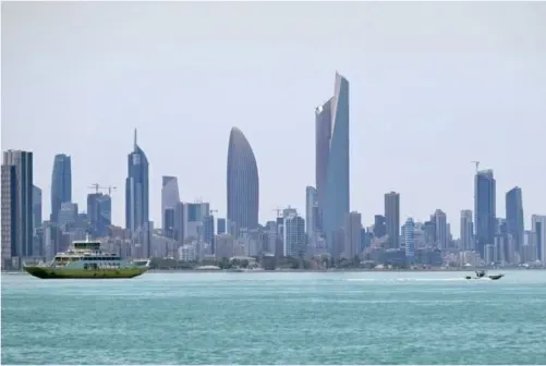 إيران تعلن استهداف قواعد عسكرية أمريكية عبر الخليج
