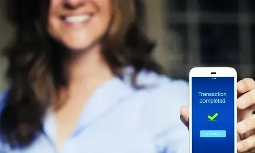استمتع بميزة التحويلات المالية الفورية عبر الهاتف المحمول