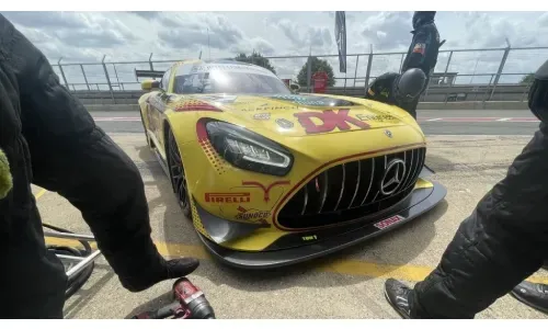 فريق "2 سيز" يضمن مركزين في الصف الأمامي في جولة بطولة بريطانيا لسباقات جي تي