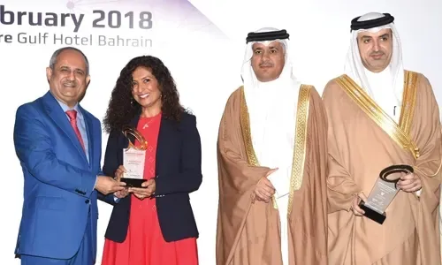 تكريم رفيع لنائب رئيس شركة مطار البحرين