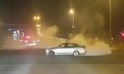 الشرطة تقبض على سائق متهور قام بالتفحيط في مقطع فيديو انتشر على نطاق واسع