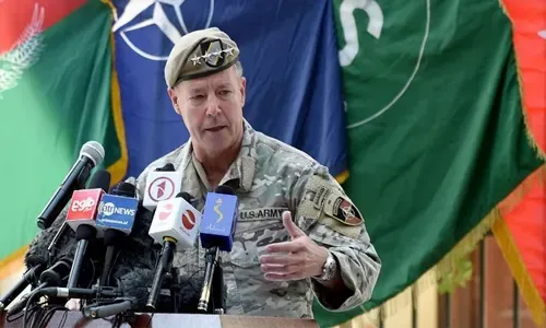 Top US general in Afghanistan relinquishes command