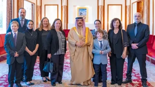جلالة الملك حمد يستقبل عائلة السفير الأردني الراحل الدكتور سليمان الدجاني