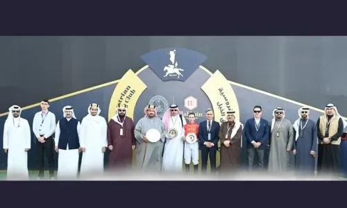 برازن بولت يحقق فوزاً ساحقاً في سباق السرعة