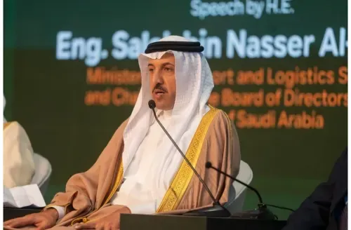 الدكتور الشيخ عبد الله يؤكد أن جسر الملك حمد ركيزة أساسية للتكامل اللوجستي الخليجي في معرض السكك الحديدية السعودي