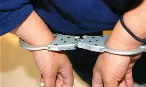 سجن امرأة بتهمة السرقة من صالونات التجميل