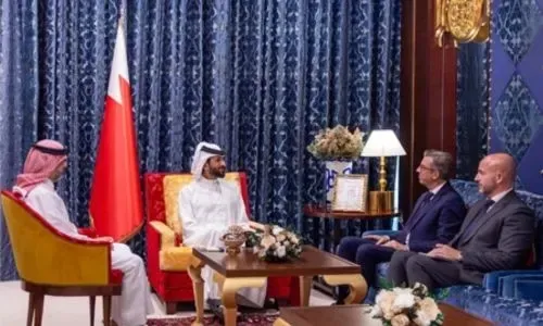 سمو الشيخ ناصر بن حمد يستقبل السفير الفرنسي