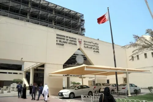 محاكمة رجل بتهمة غسل أكثر من مليوني دينار بحريني