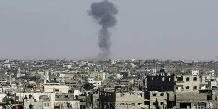 Israel air strike hits Gaza after rocket fire
