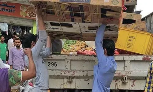 استمرار حملات ملاحقة الباعة الجائلين غير القانونيين