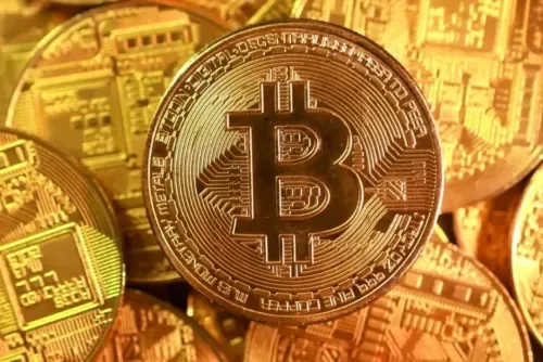 بيتكوين تسجل مستوى قياسياً جديداً متجاوزة 125 ألف دولار