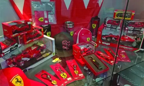نفاد القبعات!