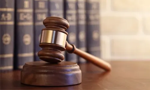 تأجيل محاكمة شرطي بتهمة ترويج المخدرات