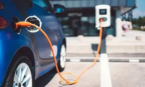 البحرين تراجع طلبات استيراد المركبات الكهربائية