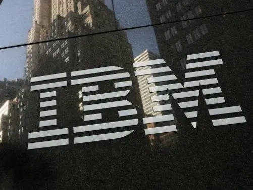 الاتحاد للطيران وشركة IBM توقعان اتفاقية خدمات بقيمة 700 مليون دولار