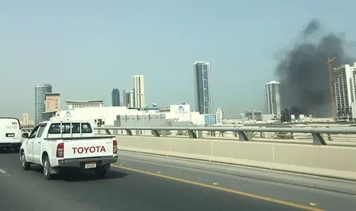 اندلاع حريق في منطقة خليج البحرين