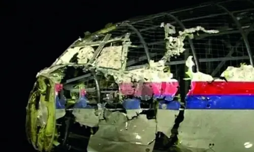 محققون: صاروخ روسي أسقط طائرة الركاب الماليزية MH17 في عام 2014