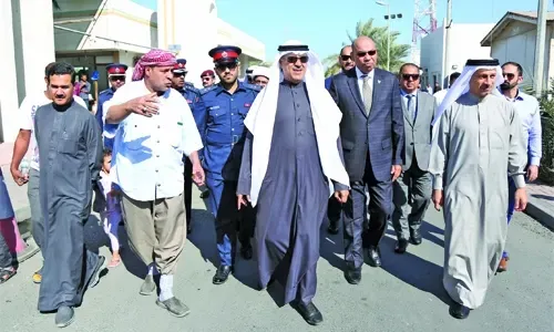 المحافظ يتفقد سوق سترة المركزي