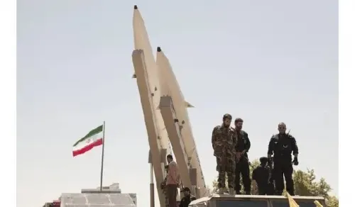 إيران تعلن عن صنع صاروخ باليستي فرط صوتي