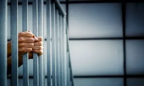 سجن رجل في البحرين بتهمة الاعتداء على صديقته