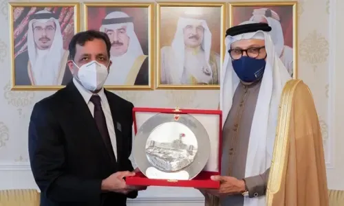 وزير الخارجية يشيد بنجاح السفير الباكستاني المنتهية فترة عمله وإسهاماته القيمة