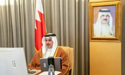 البحرين تتكفل برواتب المواطنين لمدة 3 أشهر، وإعفاء الشركات المتضررة من كورونا من الرسوم البلدية