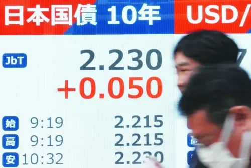 World stocks sink, gold hits high on escalating trade war fears
